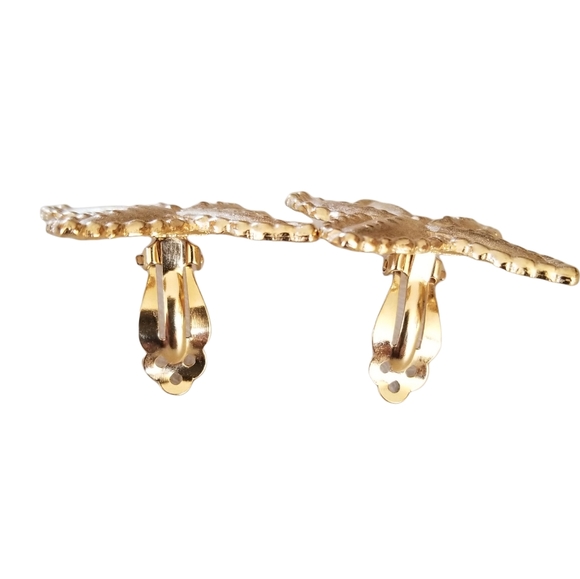 Vintage Diane Von Furstenberg Couture Starfish Matte Goldtone Clip Earrings - Picture 9 of 11